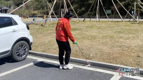 萍乡市市政设施维修管理处开展环保志愿服务活动